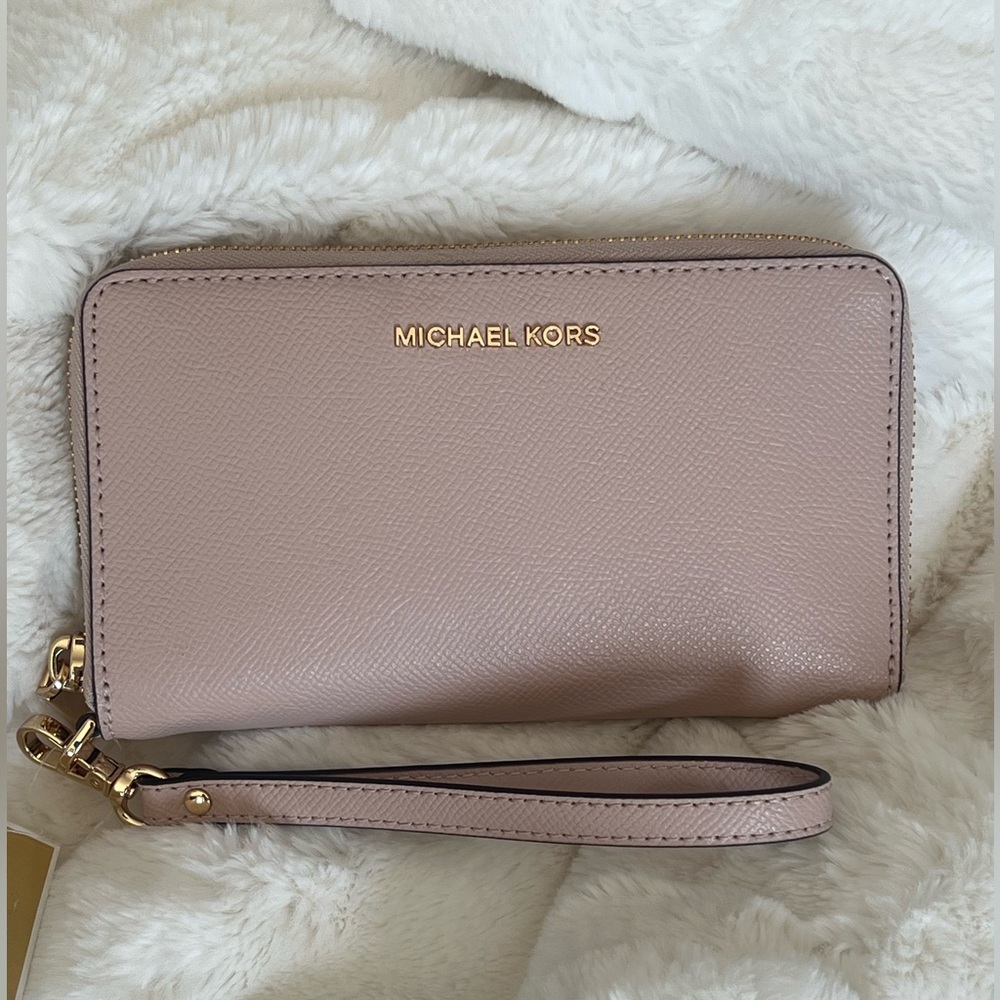 NWT - Michael Kors Jet Set Smartphone Wristlet